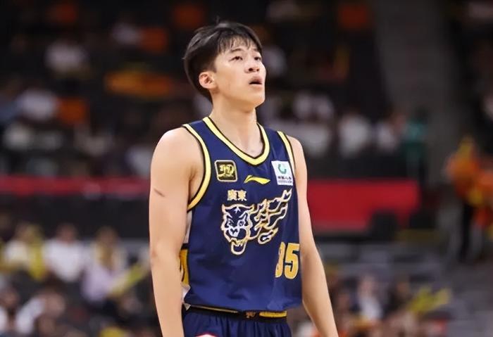 包含年轻后卫逐渐成熟,防守端表现亮眼的词条