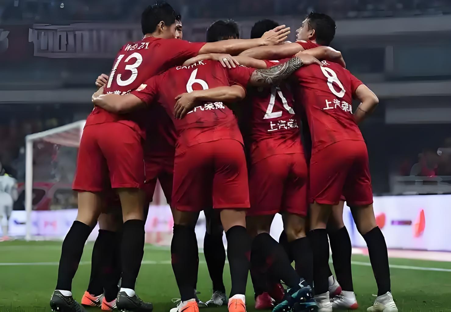 本土足球联赛球队气势汹汹，球员表现出色