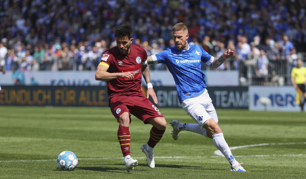 沙尔克豪取三分，登上联赛前列