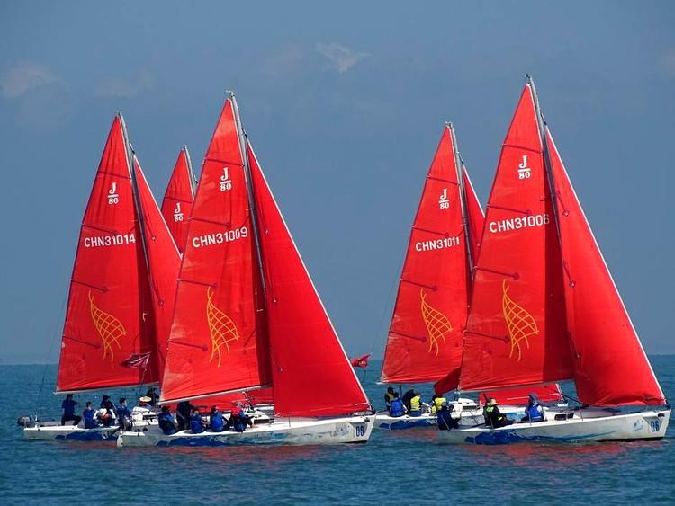 西班牙帆船队千帆竞发，登上领奖台