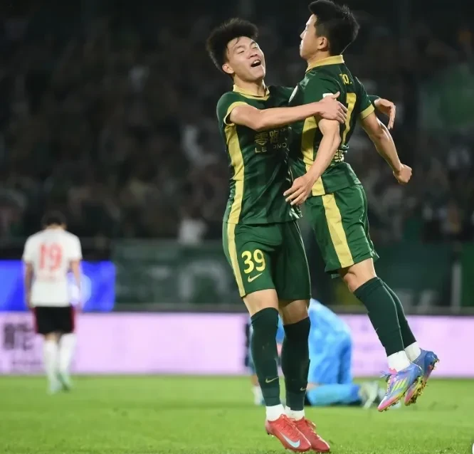 强队遭遇挑战，惊艳表现点燃球迷热情的简单介绍