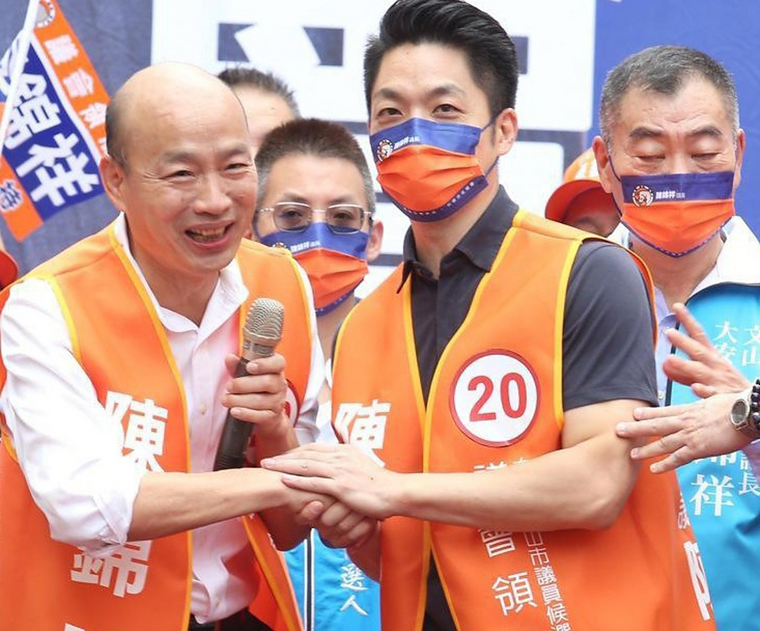 汉诺威球员奋力冲刺，赢得胜利