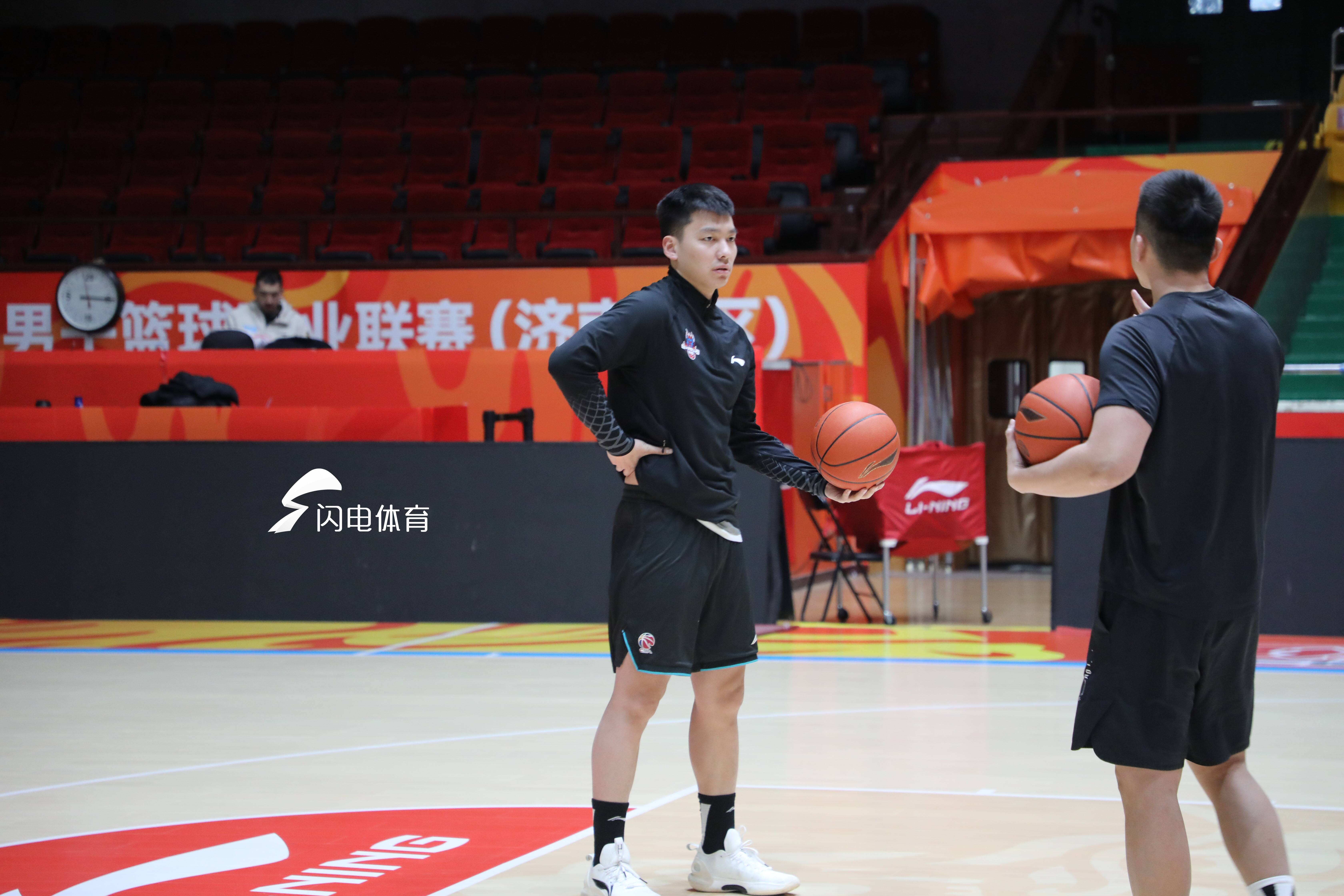 篮球青年选手集结备战世界锦标赛，雄心勃发的简单介绍