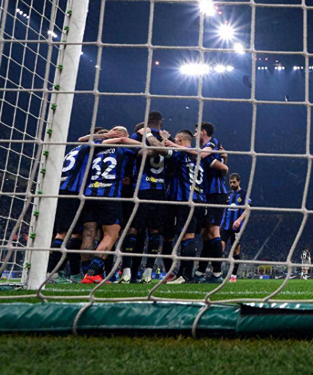 沙尔克04客战告捷，球队表现抢眼