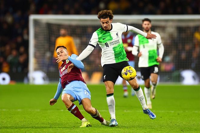 关于利物浦客场大胜伯恩利，登顶积分榜的信息