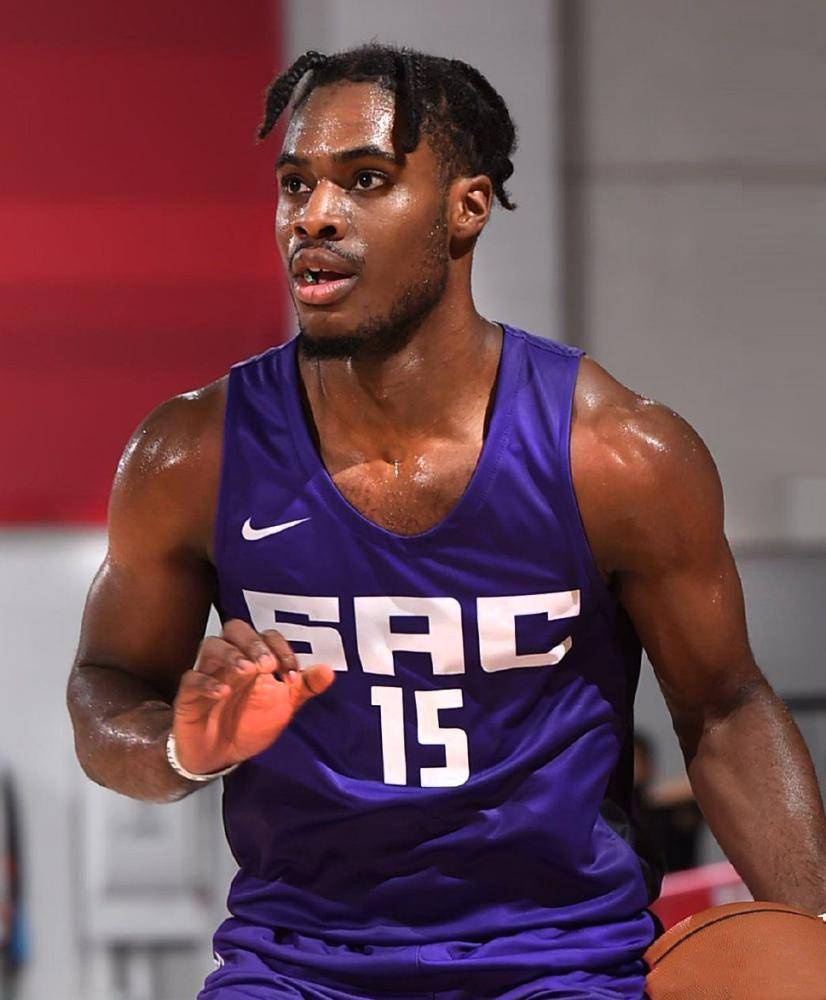 国王后卫担任发起人发起公益活动